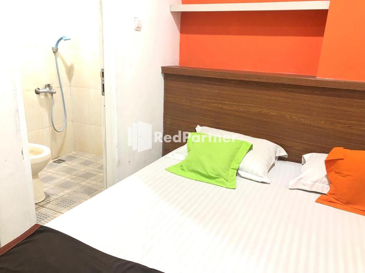 Seungit Syariah Inn Tebet Mitra Reddoorz Джакарта Екстер'єр фото
