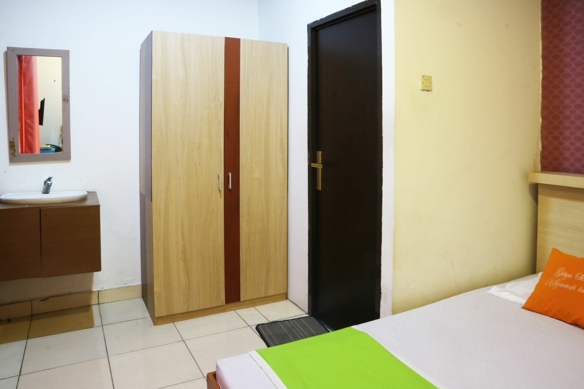 Seungit Syariah Inn Tebet Mitra Reddoorz Джакарта Екстер'єр фото